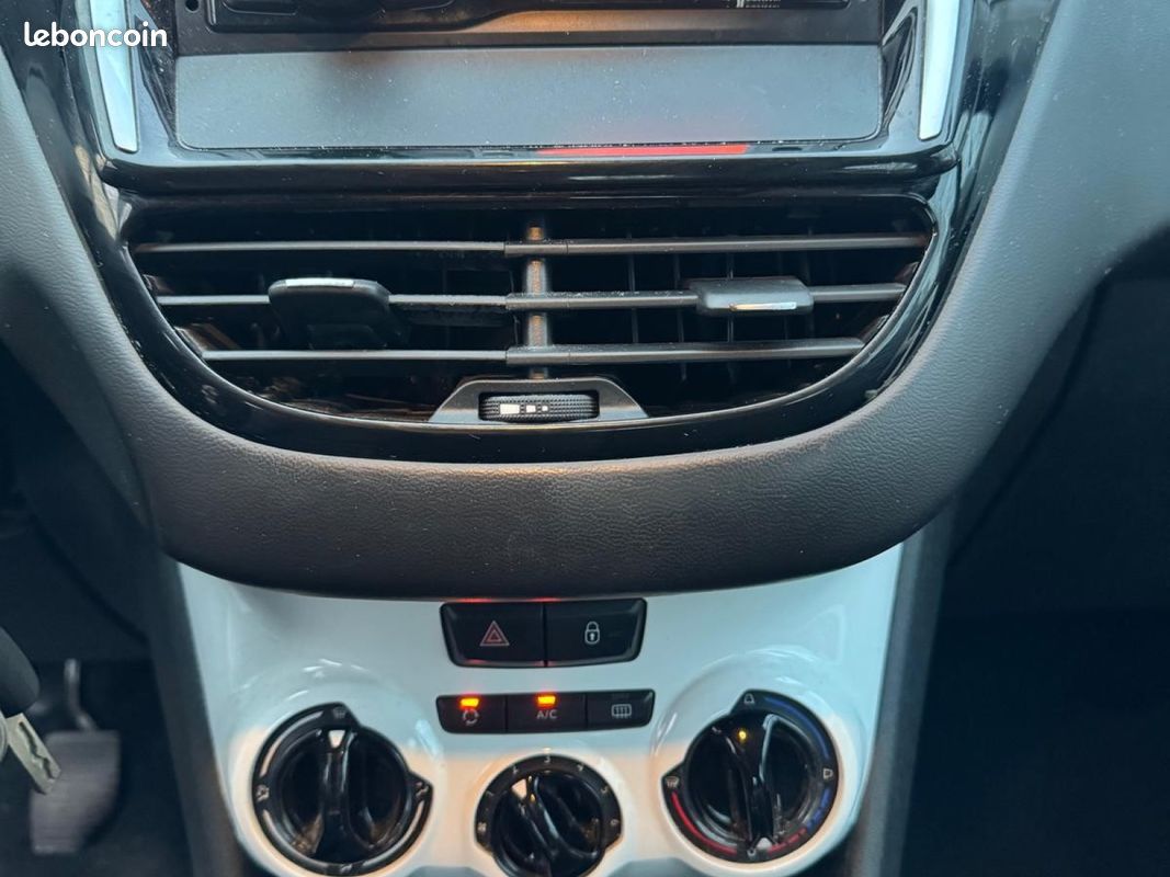 PEUGEOT 208 1.2 VTi 68ch BVM5 Like (image 10)