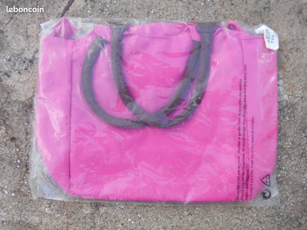 Lot de 2 sacs hello kitty et Lulu Castagnette (image 3)