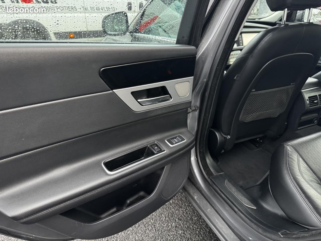 JAGUAR XF 2.0 D - 180 BVA S&S Prestige Gps + Camera AR + Clim (image 17)