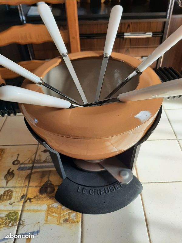 Vends un magnifique service à fondue, six personnes en fonte émaillée, neuf marque, LE CEUSET, dans (image 3)