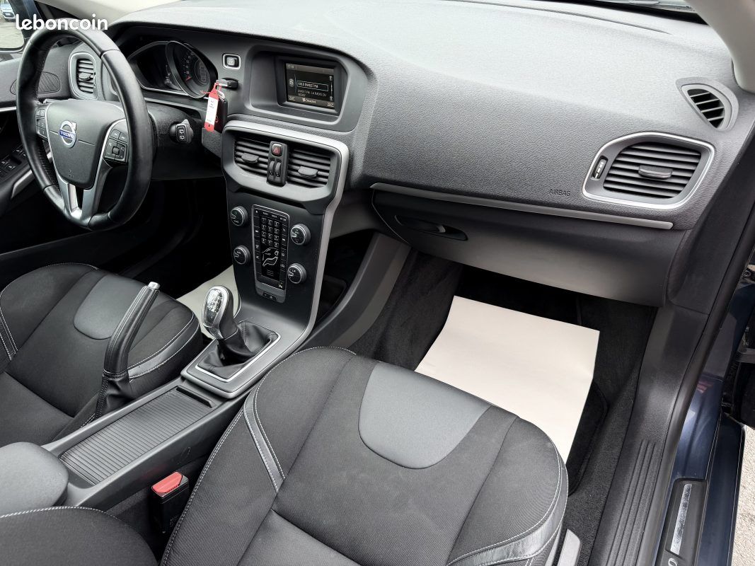 Volvo v40 ii t3 150 momentum 2013 (image 11)
