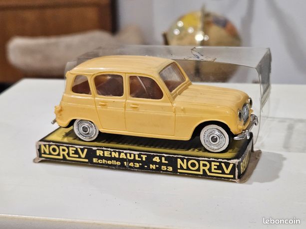 Norev Renault 4L – Réf. 53 – Miniature 1/43 – Vintage – Avec socle et vitrine - Collection