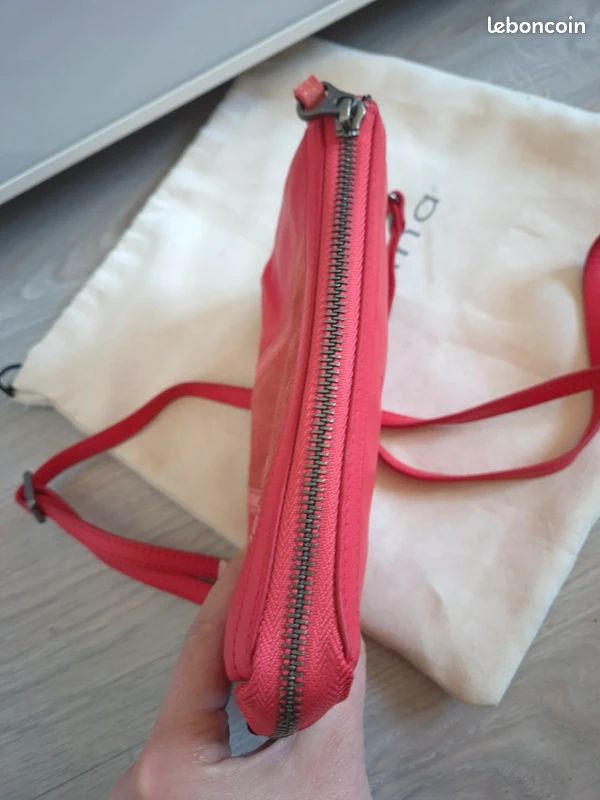 Sac Pochette Sabrina En Cuir Noir - Anse Courte, Cuir Gaufré - Taille Moyenne, état Très Bon