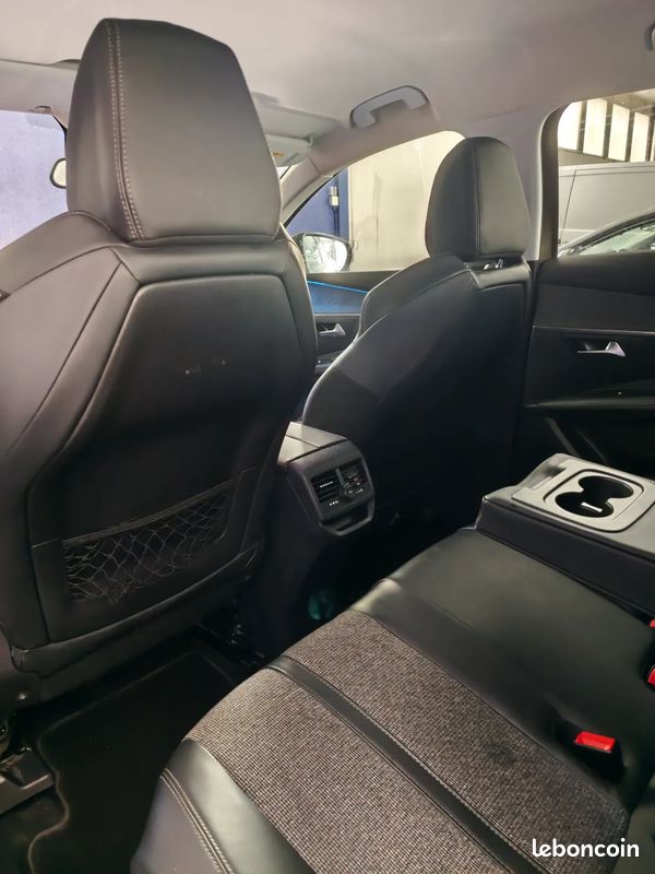 PEUGEOT 3008 1.2 PureTech 130ch Allure EAT6 - 2017 - Suivi complet Peugeot - Climatisation - i-Cockpit - Carplay (image 29)
