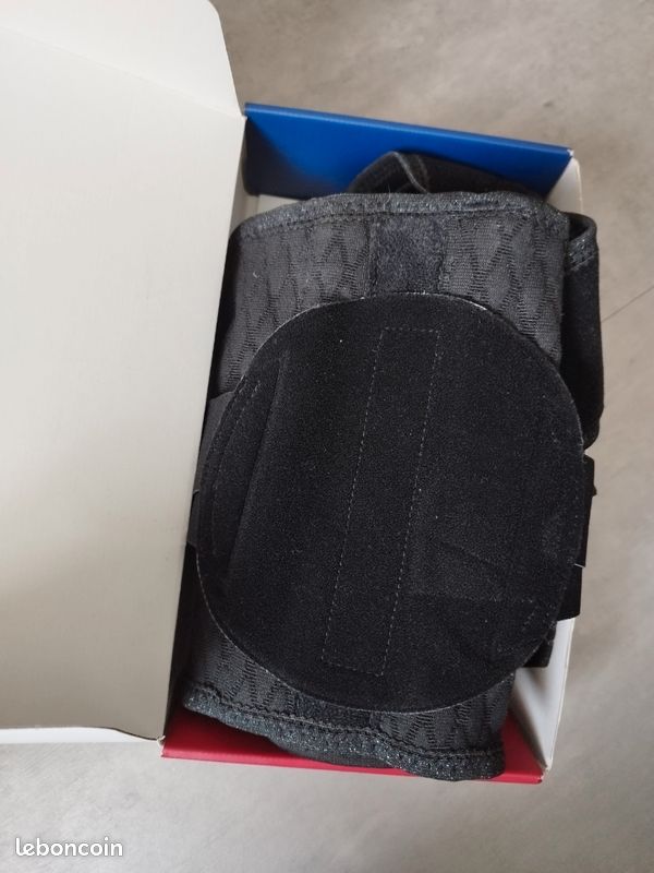 Ceinture lombaire de maternité 
Taille ajustable, s'adapte à toutes les étapes de la grossesse 
Baleines dorsales pour soutenir la zone lombaire 
Bande amovible de soutien abdominal.
Achetée 49,9 (image 3)