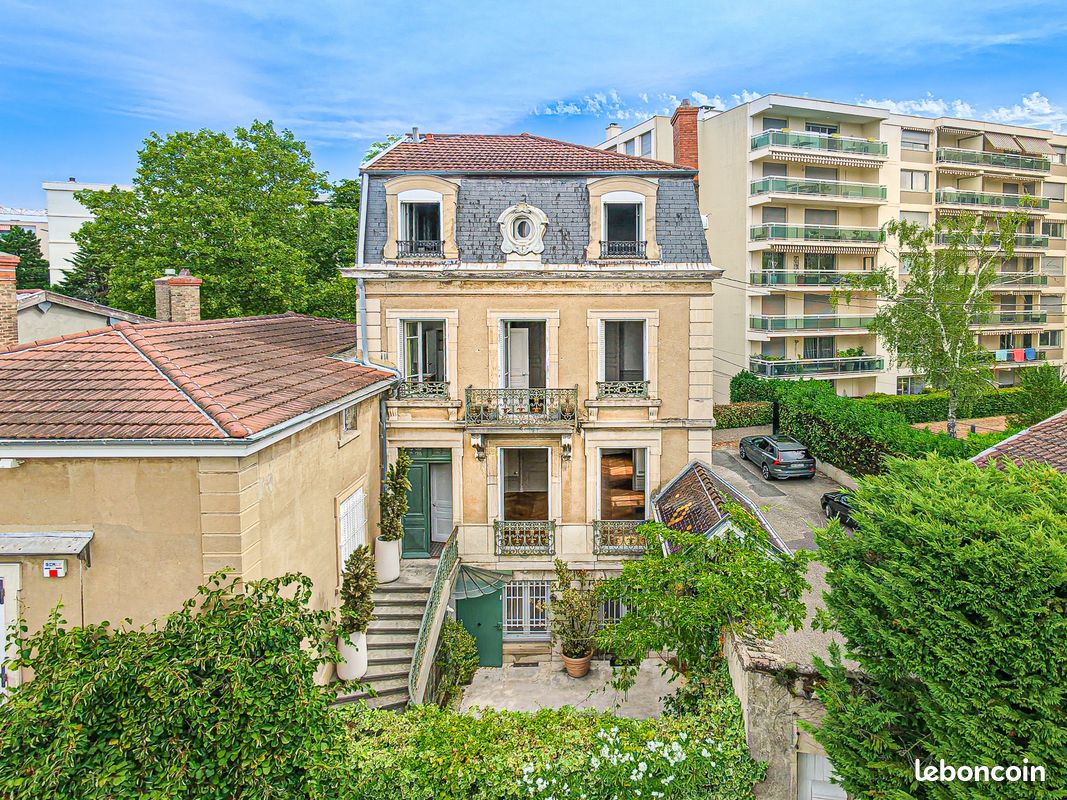 Maison 8 pièces 250 m² · à Caluire-Et-Cuire · 250 m² · 890 000 €