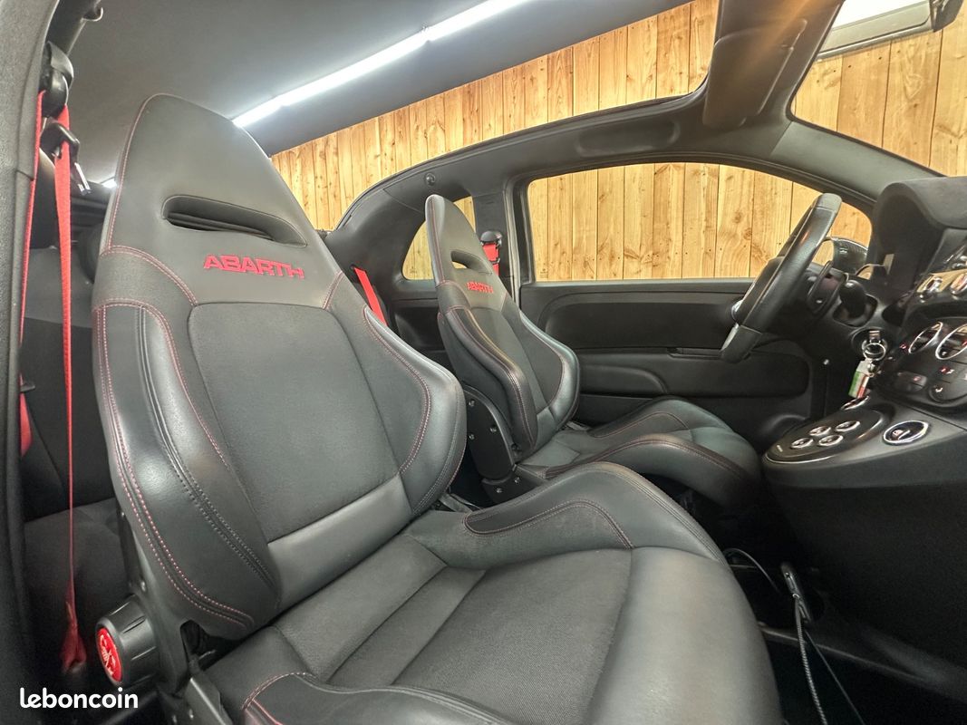 ABARTH 595 1.4 T-Jet 180 CH BVA Cabriolet Competizione Esseesse + ECHAPPEMENT AKRAPOVIC + PACK CARBONE + BEATS AUDIO + 1ERE MAIN + GARANTIE 12 MOIS (image 13)