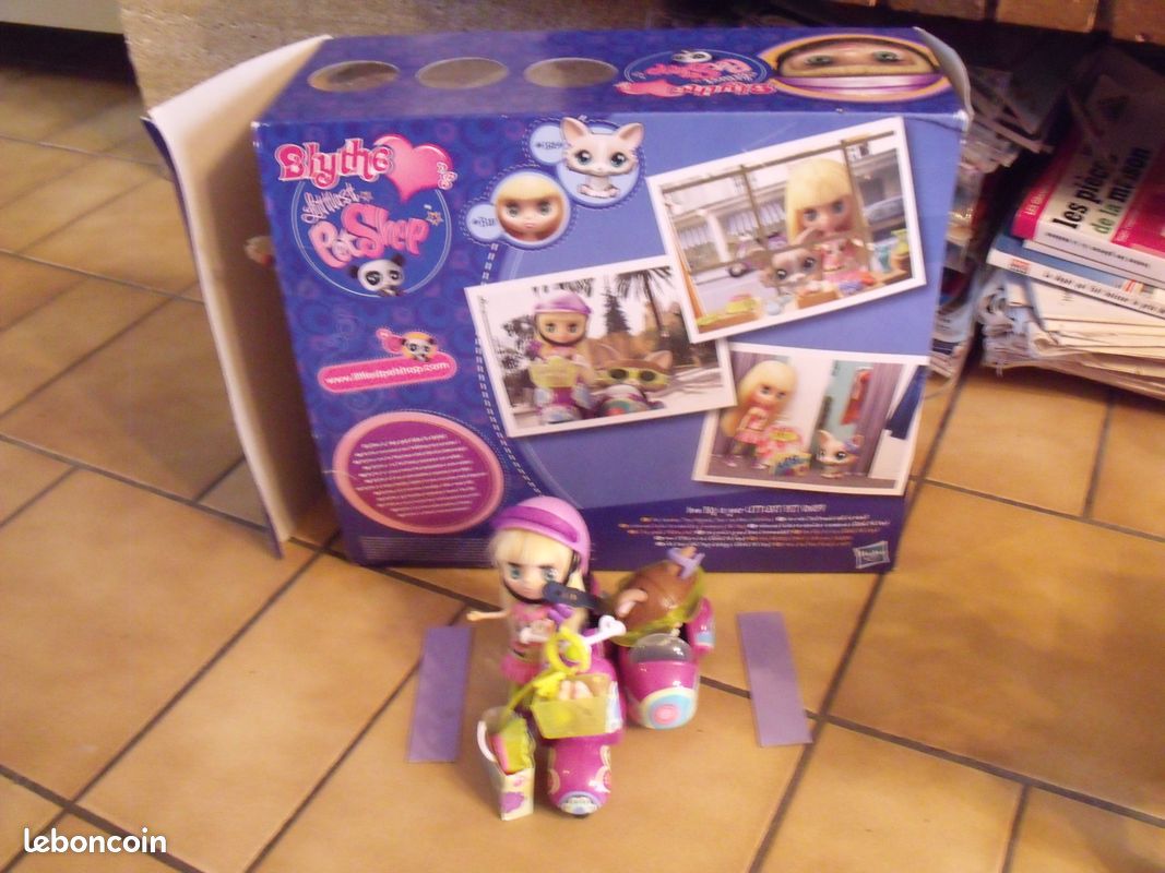 Blythe's Littlest Petshop Scooter (image 1)