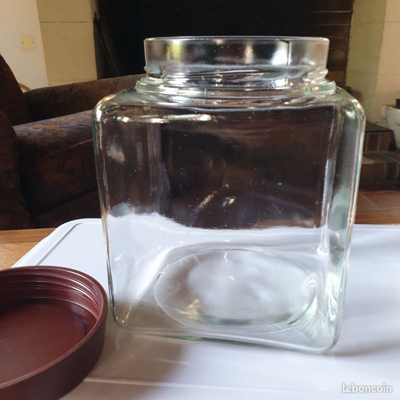 Pot ou bocal a bonbons en verre couvercle en bakelite Pot ou bocal a bonbons en verre couvercle en bakelite