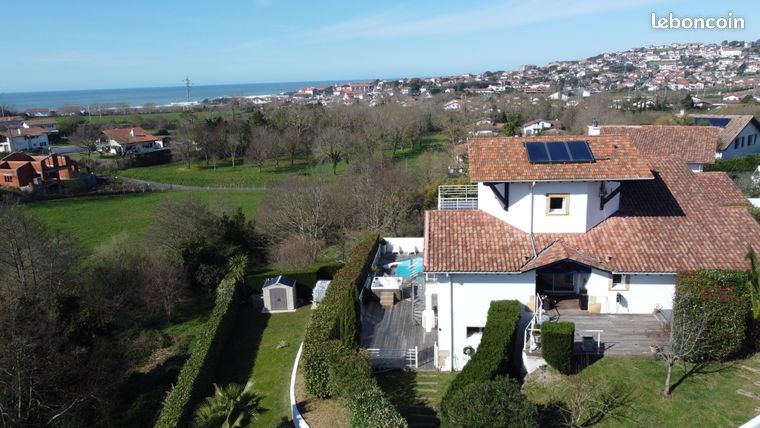 Villa 6 pièces 260 m²