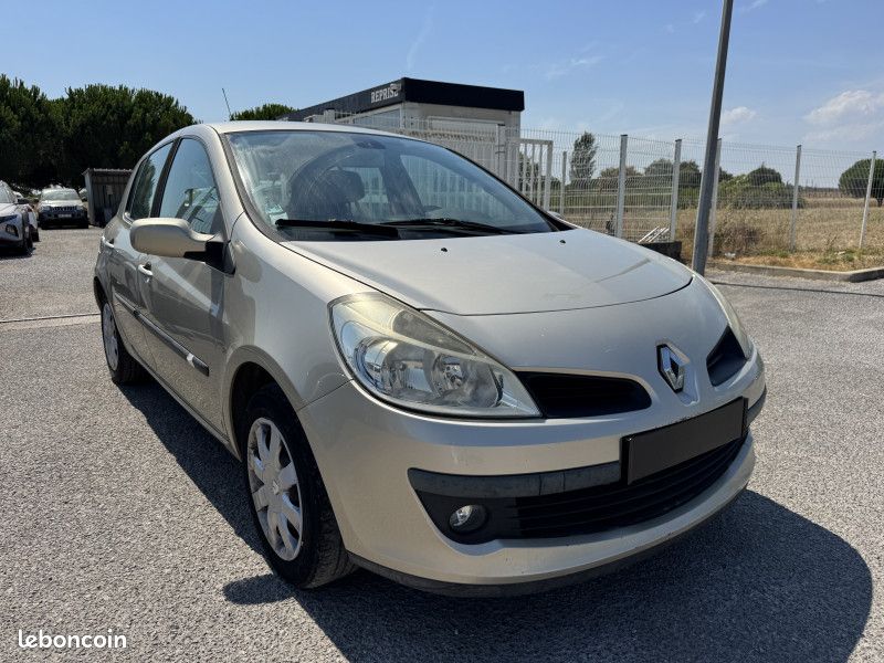 Renault CLIO III 1.5 DCI 85CH DYNAMIQUE 5P (image 1)
