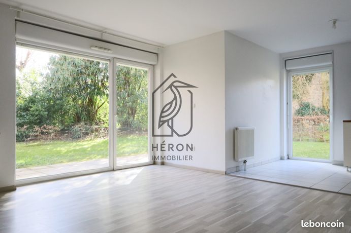 https://img.leboncoin.fr/api/v1/lbcpb1/images/98/dc/51/98dc51e8eab82b9643d3d7547a84fd13f4d2f5d2.jpg?rule=ad-image