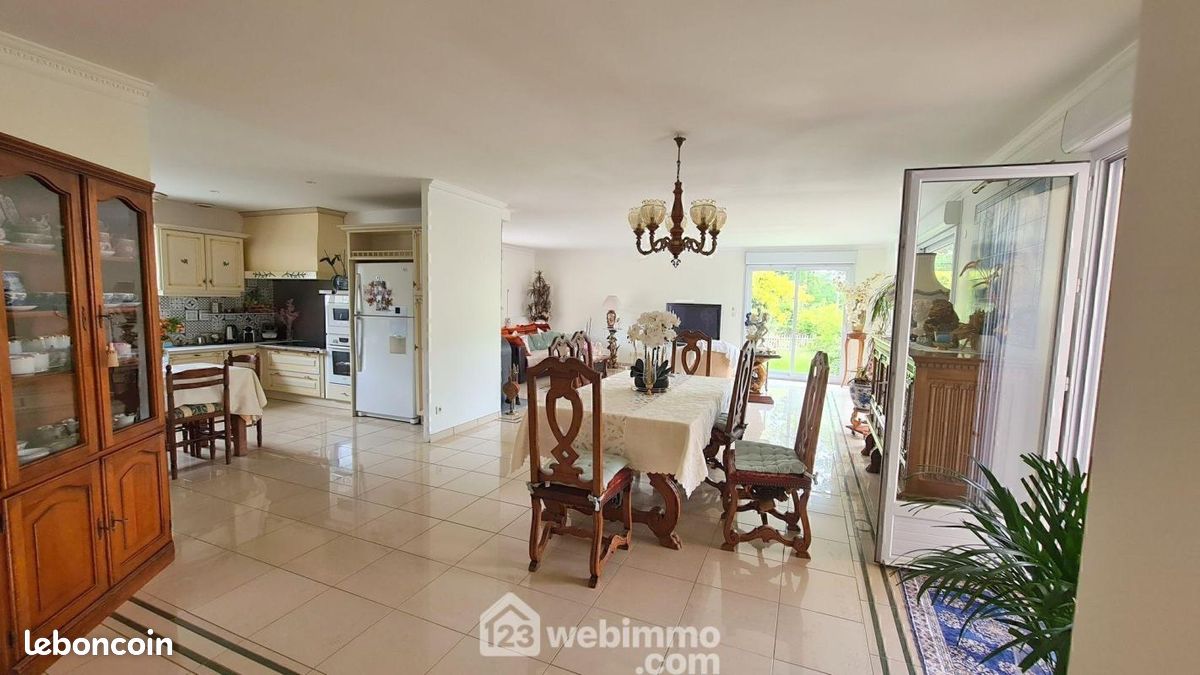 Maison 8 pièces 231 m² · à Buthiers · 231 m² · 562 000 €