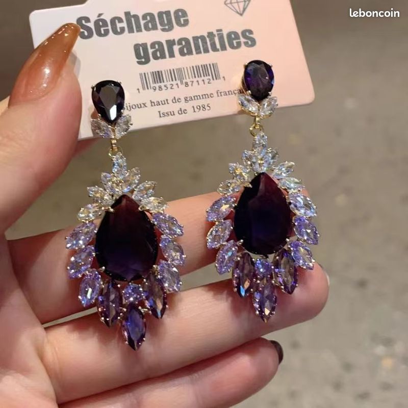 Boucles d'oreilles en forme de larme violettes dégradées avec zircon (image 1)
