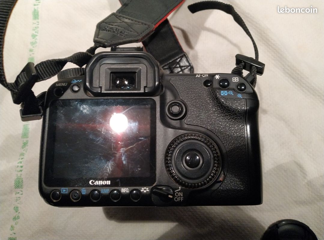CAMARA REFLEX CANON EOS 4000D + OBJETIVO 18-55MM CON CARGADOR GENÉRICO
