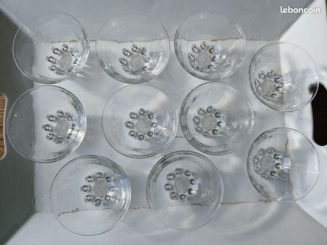 16 coupes à champagne année 30, joli pied finement décoré (image 1)