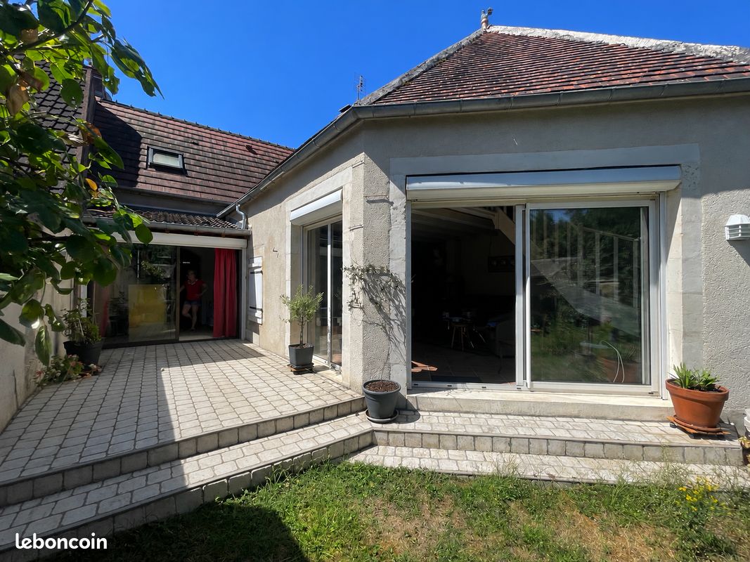 Maison 6 pièces 110 m² · à Saint-Amand-Montrond · 110 m² · 149 800 €