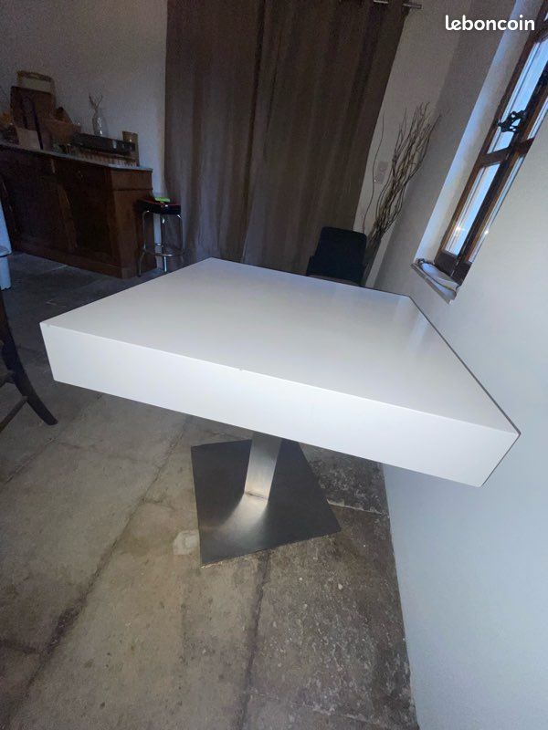 Table carré design pied inox (image 3)