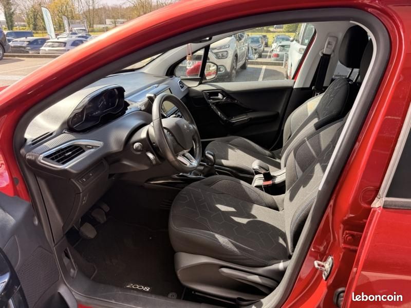Peugeot 2008 1.5 BlueHDi 100 Signature (image 12)