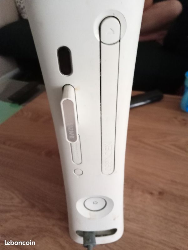 Vend Xbox 360 blanche (image 2)