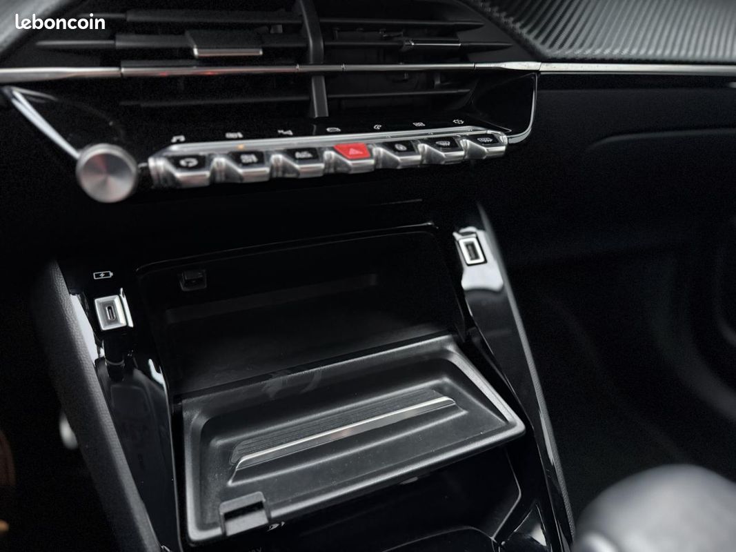 PEUGEOT 2008 1.2i PT S&S 130 Roadtrip (image 36)