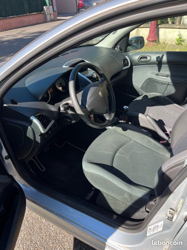 Peugeot 206+ Urban Move avec 67 000 km (image 3)