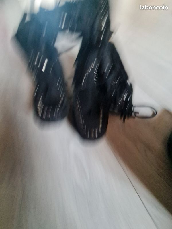 Bottine noire ou kaki (image 3)