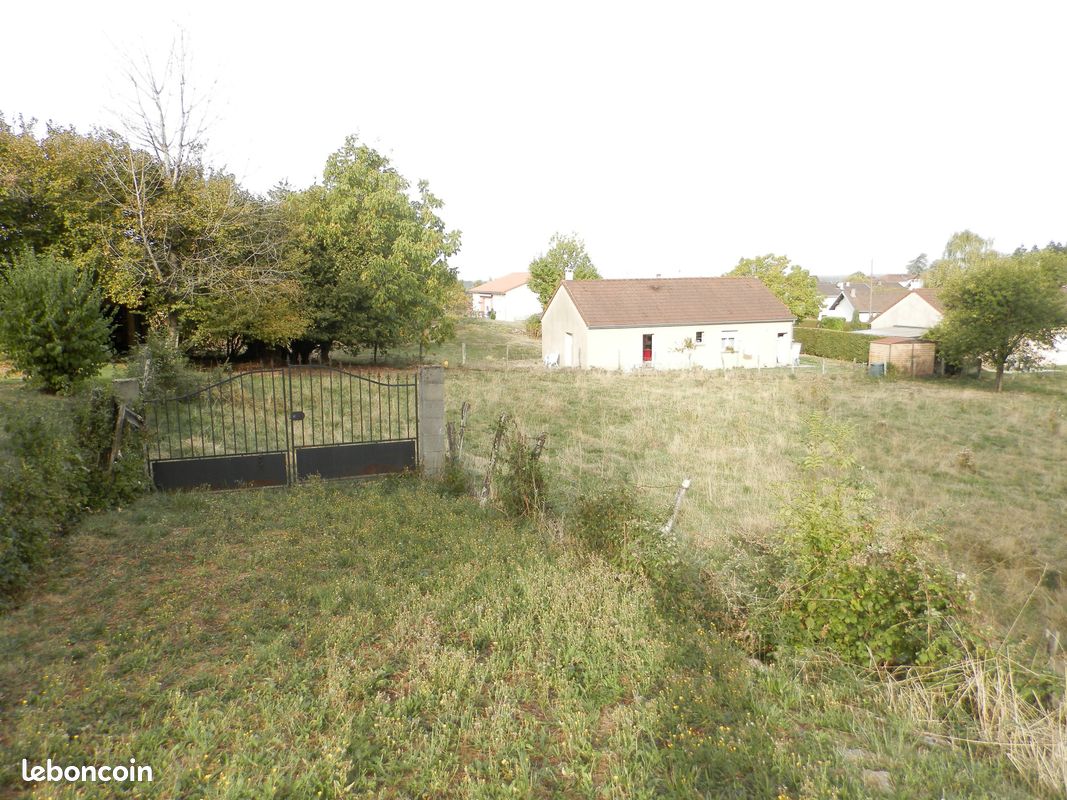 Terrain 2248 m² · à Saint-Amour · 59 000 €