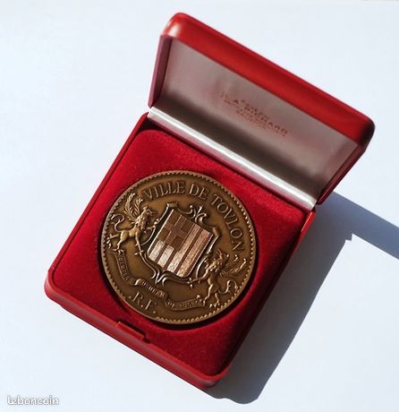 Médaille En Bronze Crédit Agricole Mutuel De Reims - Ancienne Médaille Française
