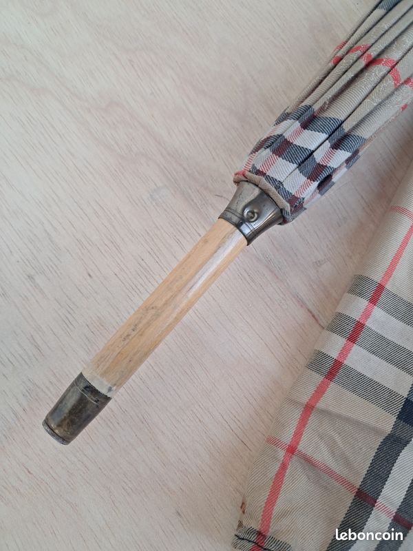 Parapluie BURBERRY vintage à canne en bois motif tissé Check (image 9)