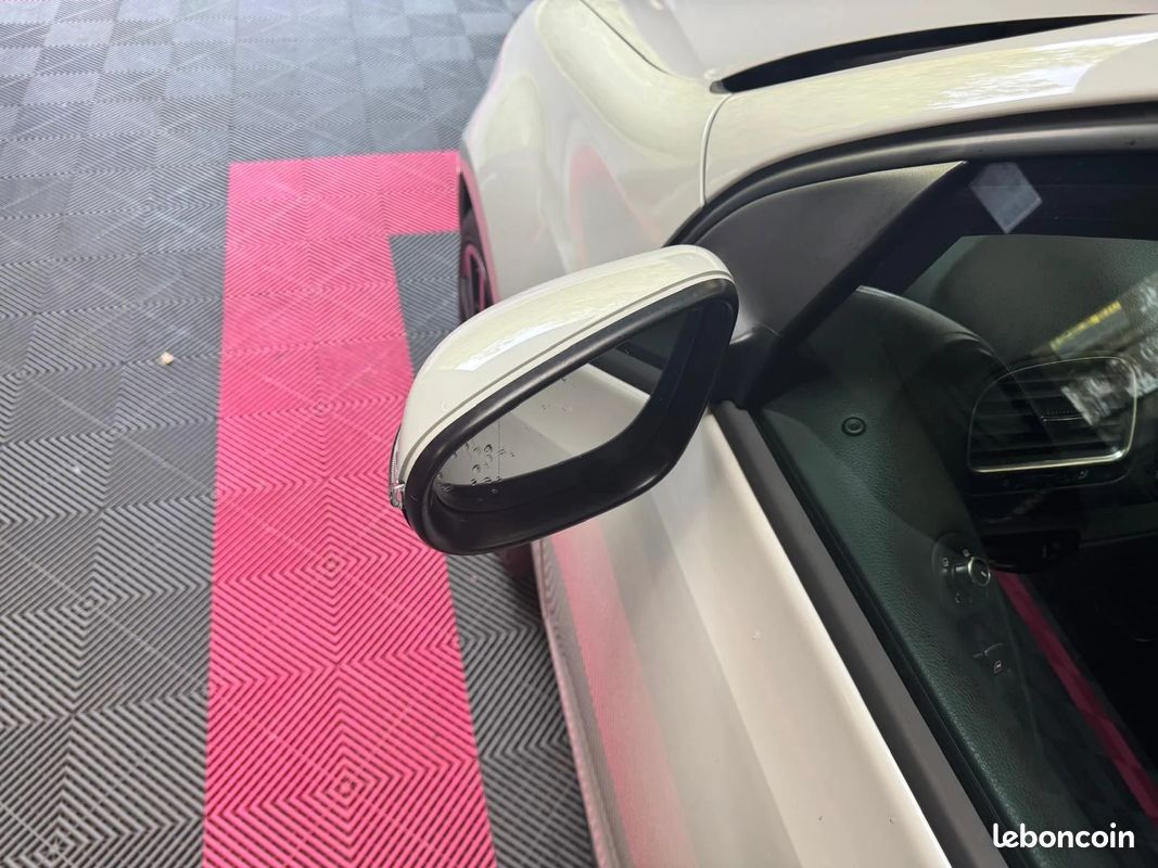 Volkswagen GOLF 6 GTI 2.0 TSI DSG Adidas / Dynaudio / Toit ouvrant panoramique / Sièges Chauffants (image 17)