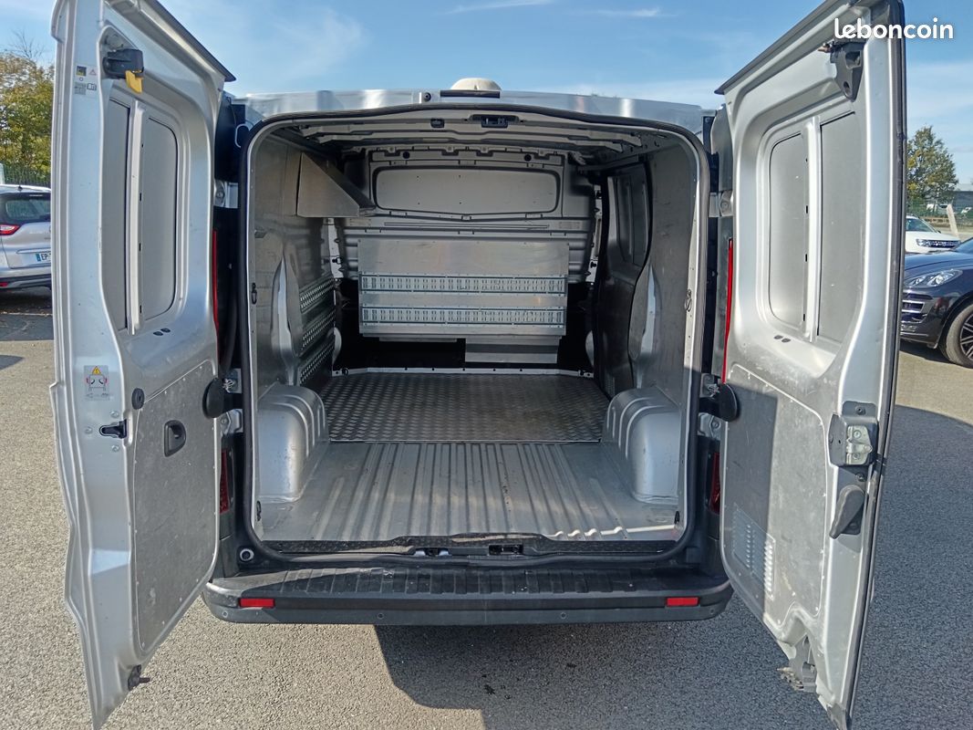 RENAULT trafic 3 1.6 dci 120 cv L1H1 finition grand confort (image 4)