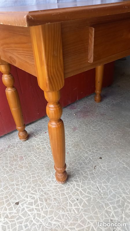 Table en pin (image 2)