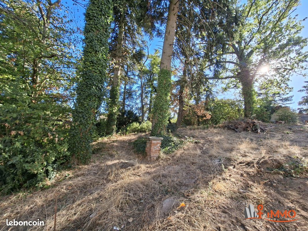 Terrain 1800 m² · à Saint-Galmier · 1 800 m² · 169 000 €