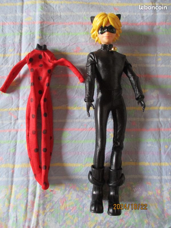Poupée Miraculous chat noir Bandai avec une tenue Lady Bug (image 1)