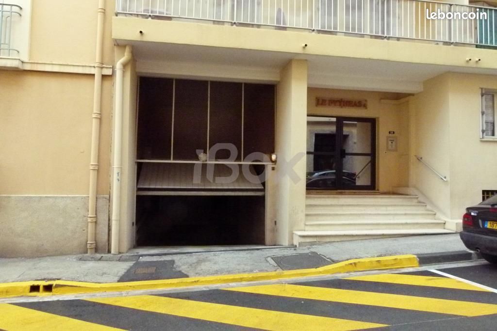 Garage/box Toulon · 112 €