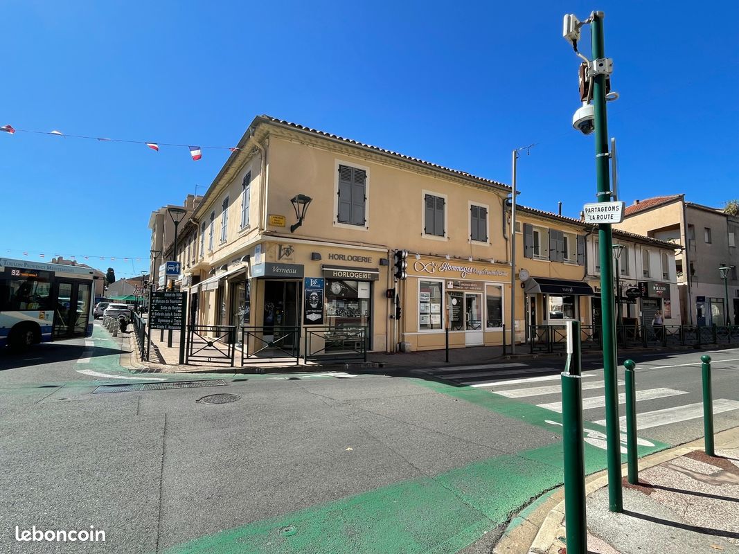 Immeuble 325 m² · à La Garde · 325 m² · 799 500 €