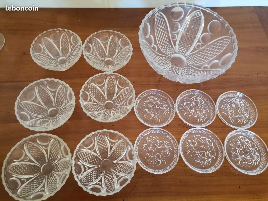 Lot coupelles, saladier et dessous verre (image 1)