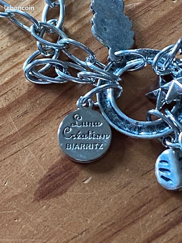 Collier à breloques double cœur Luv Aj | Urban Outfitters FR