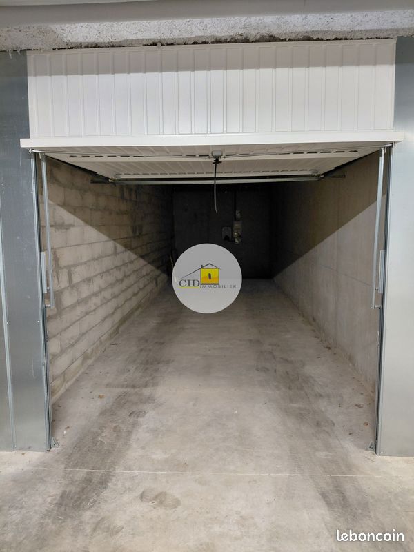 Parking/box Saint-Pierre-de-Chandieu · 153 €/mois