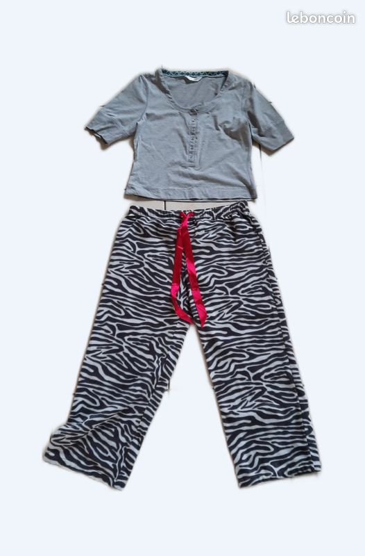 Haut De Pyjama TISSAIA Gris Loup Taille 42/44 + Pantoufles - Occasion Très Bon état