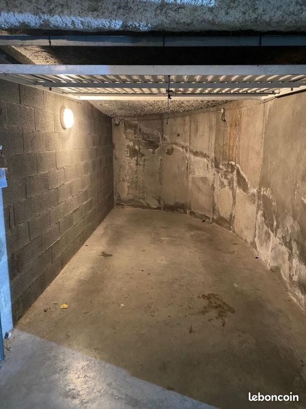 Garage/box Pertuis · 77 €/mois