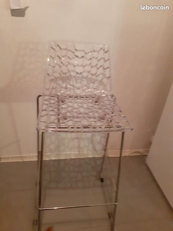 2 chaises de Bar transparentes (image 3)