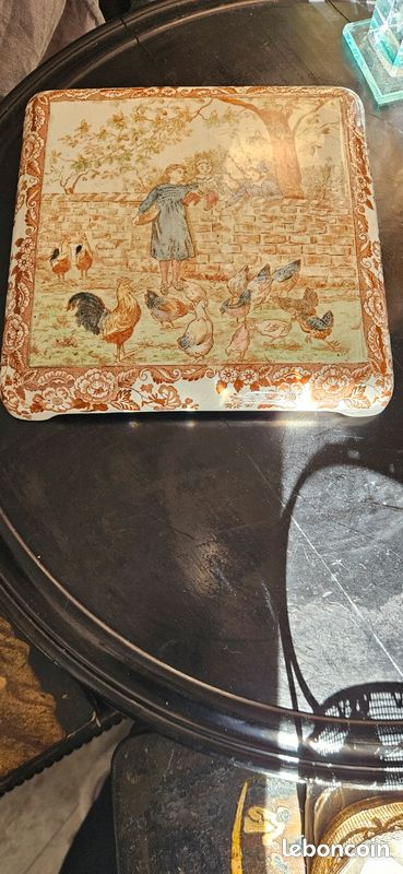 Superbe de sous-plat au décor rare en faïence Longwy estampillé et numéroté (image 2)