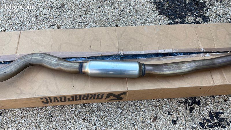 Silencieux Intermédiaire Origine BMW – Modèles F30, F31, F32, F33, F34, F36 – 335i/335ix – Neuf Avec Défauts Mineurs – Pièce 18307646996