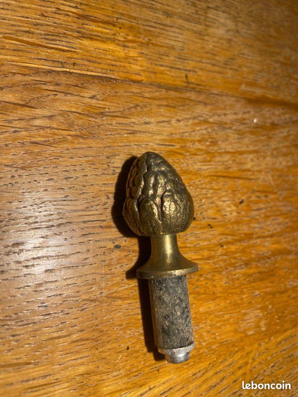 EMBOUTS LOUIS XVI Laiton Vieilli Pomme De Pin Pour Tringle Rideau EUR
