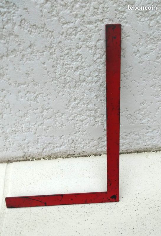 Equerre metal (image 1)