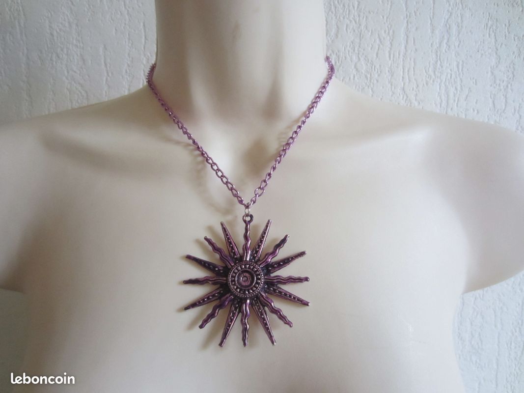 Collier violet avec pendentif en soleil (image 3)