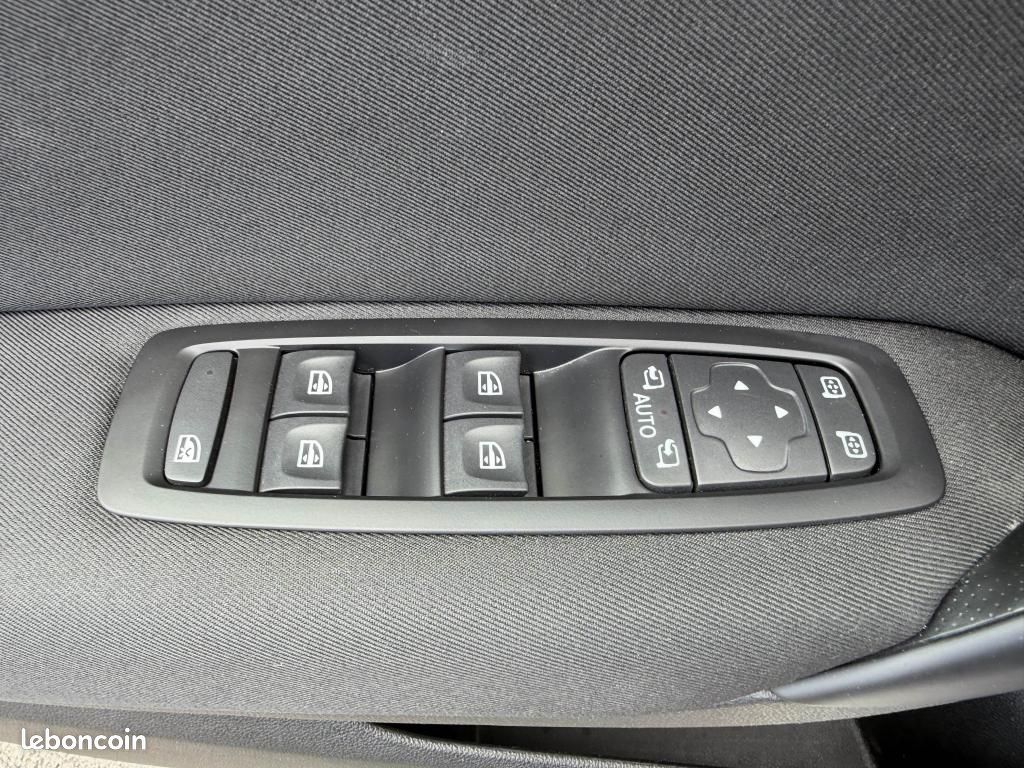 RENAULT MEGANE IV 1.5 Blue dCi - 115 Evolution (image 25)