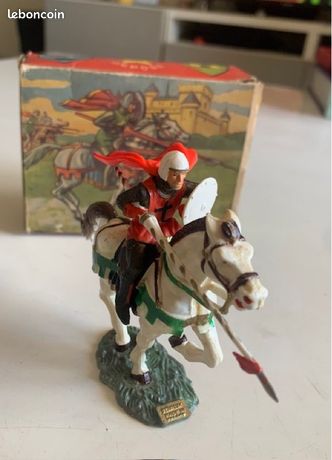 STARLUX série choc Moyen-Âge: cheval au galop noir selle et rênes rouges